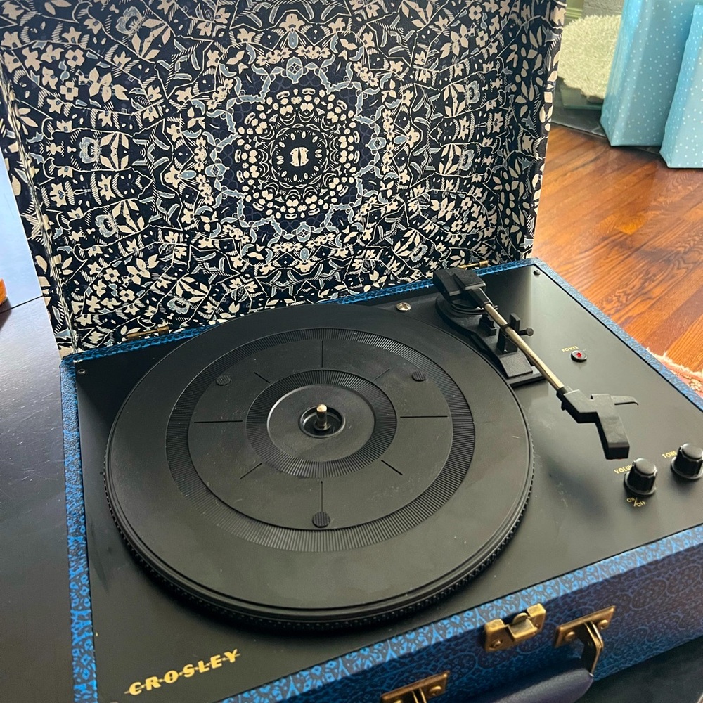 Crosley Record Player (works) Blue suitcase